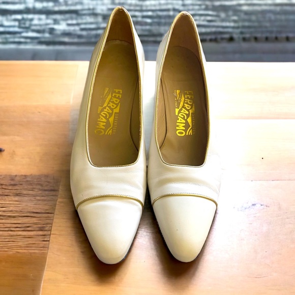 🚨 Ferragamo 🚨 - Picture 1 of 4